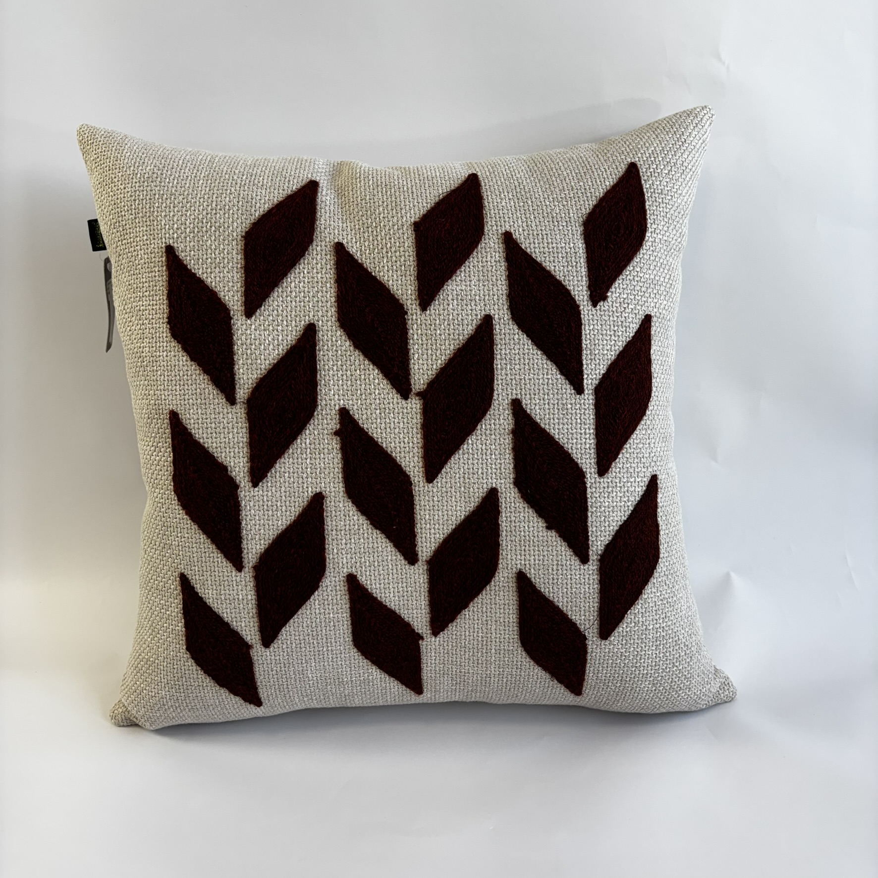 CAPA PARA ALMOFADA 50 X 50 CM  TRAMADO BEGE CLARO COM BORDADO TERRACOTA