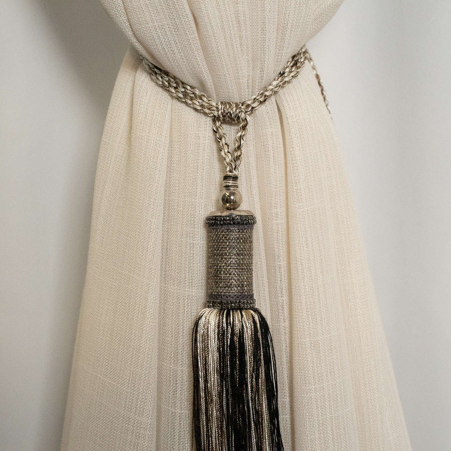 BRAÇADEIRA PARA CORTINA STRASS PRETO C/BEGE MESCLA 