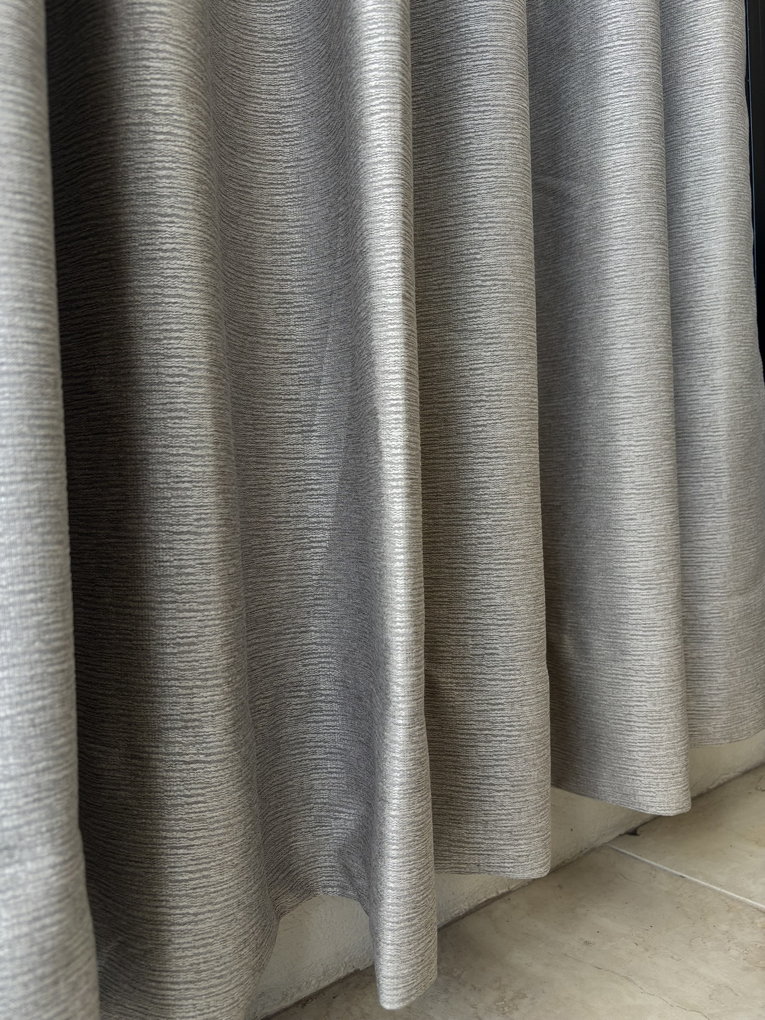 CORTINA C/ ILHOS BLACKOUT FENDI