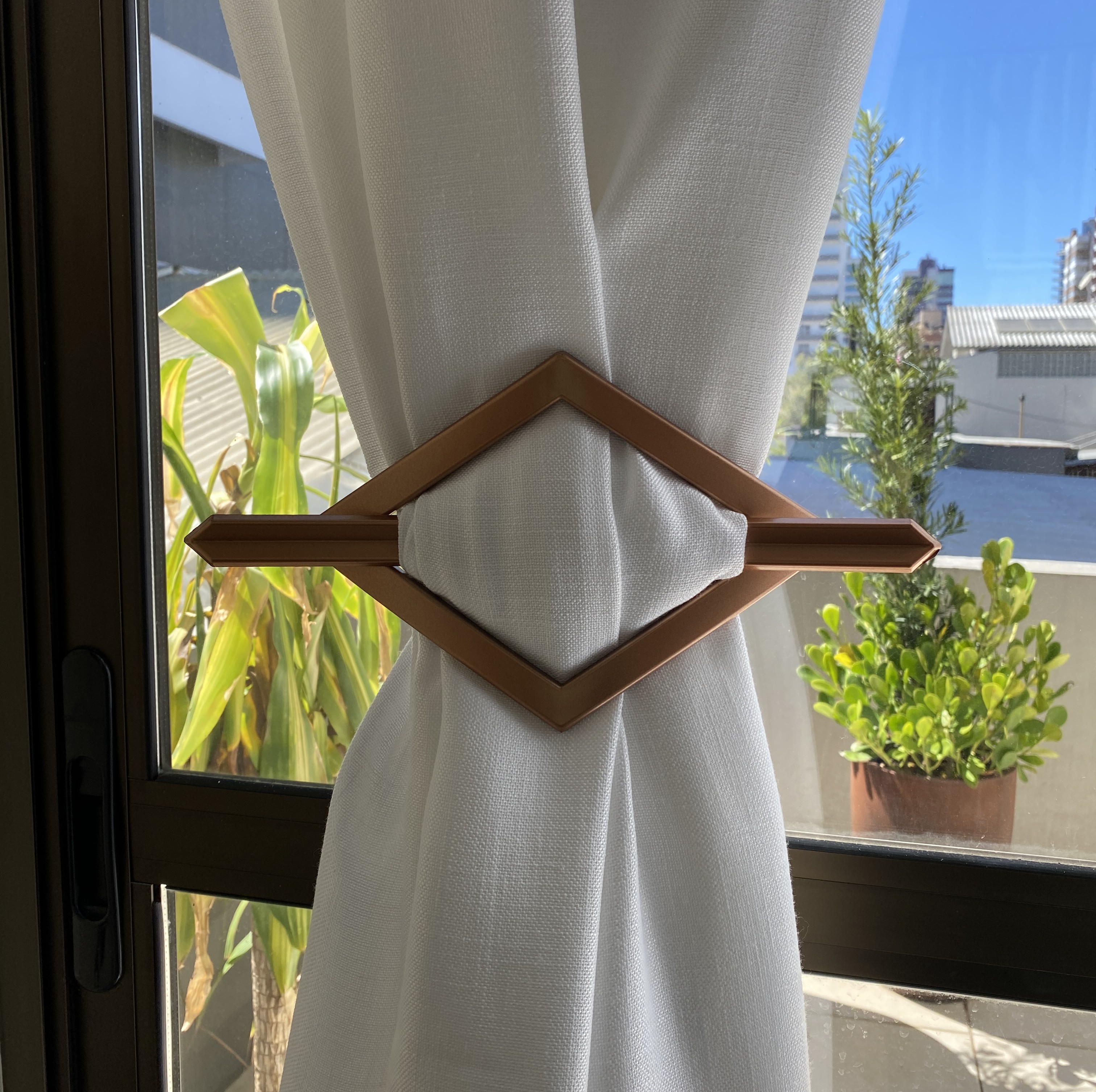 APANHADOR  DE CORTINA PLÁSTICO