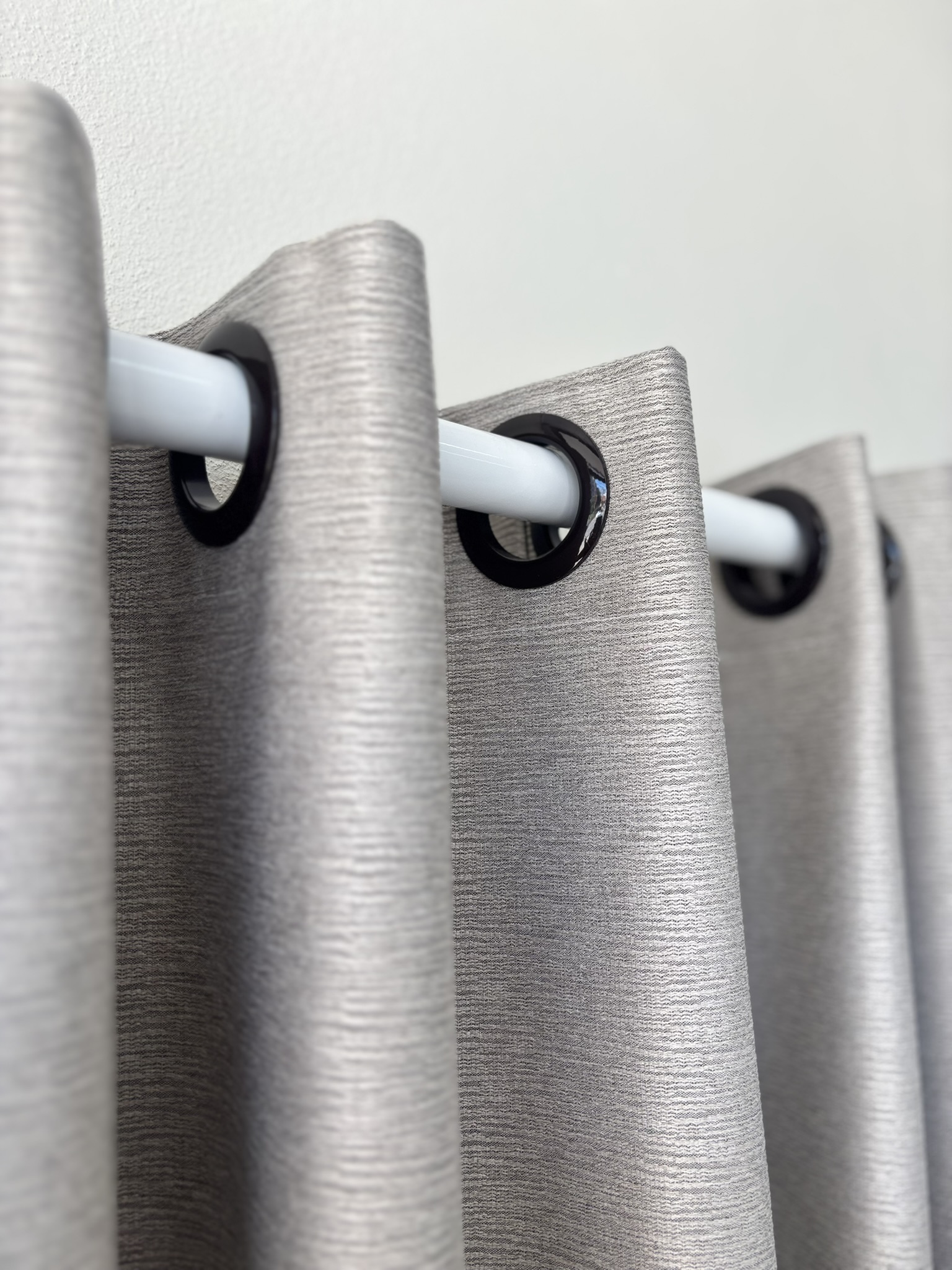 CORTINA C/ ILHOS BLACKOUT FENDI