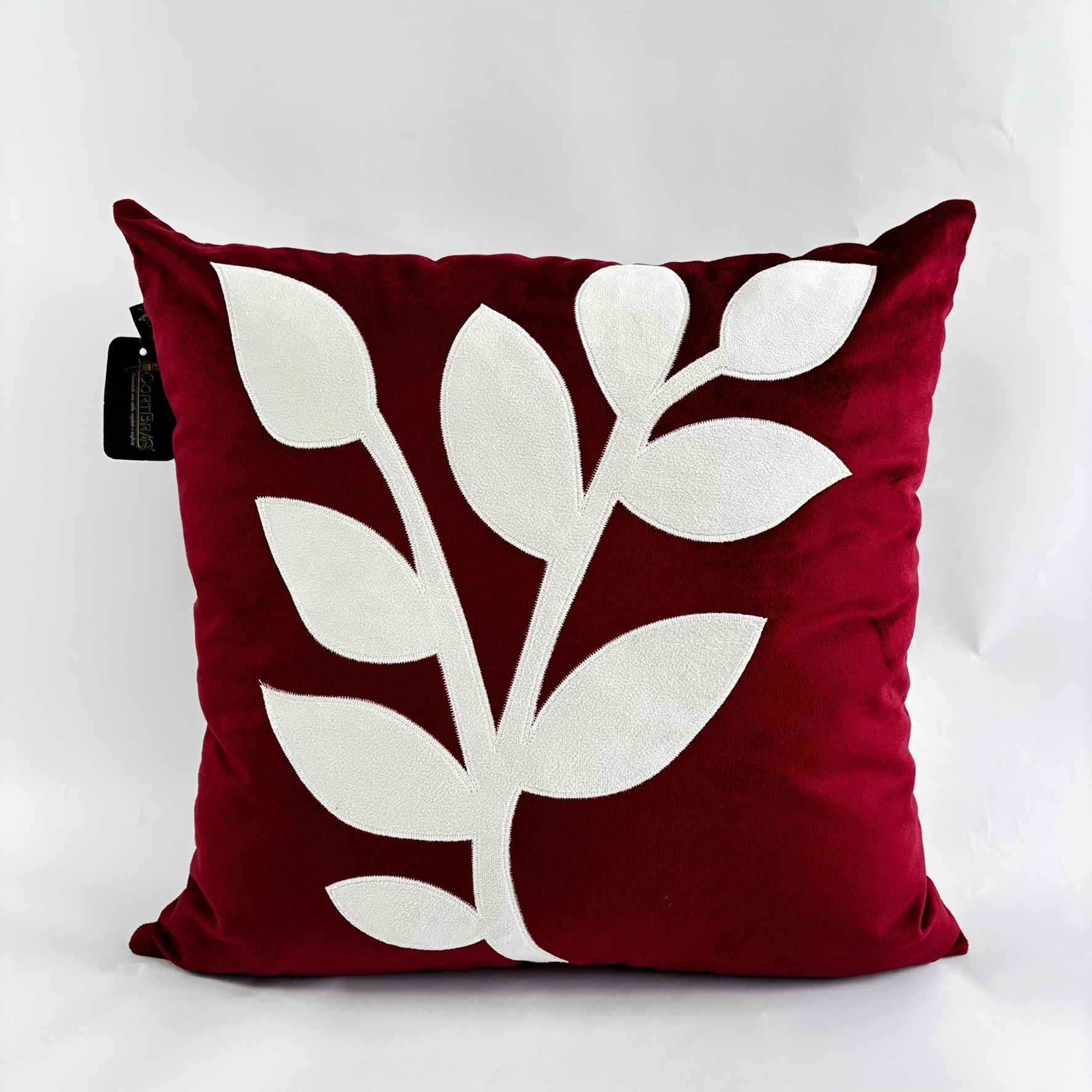 CAPA PARA ALMOFADA 50 X 50 CM  VELUDO SUEDE CEREJA COM APLIQUE FLORAL BEGE