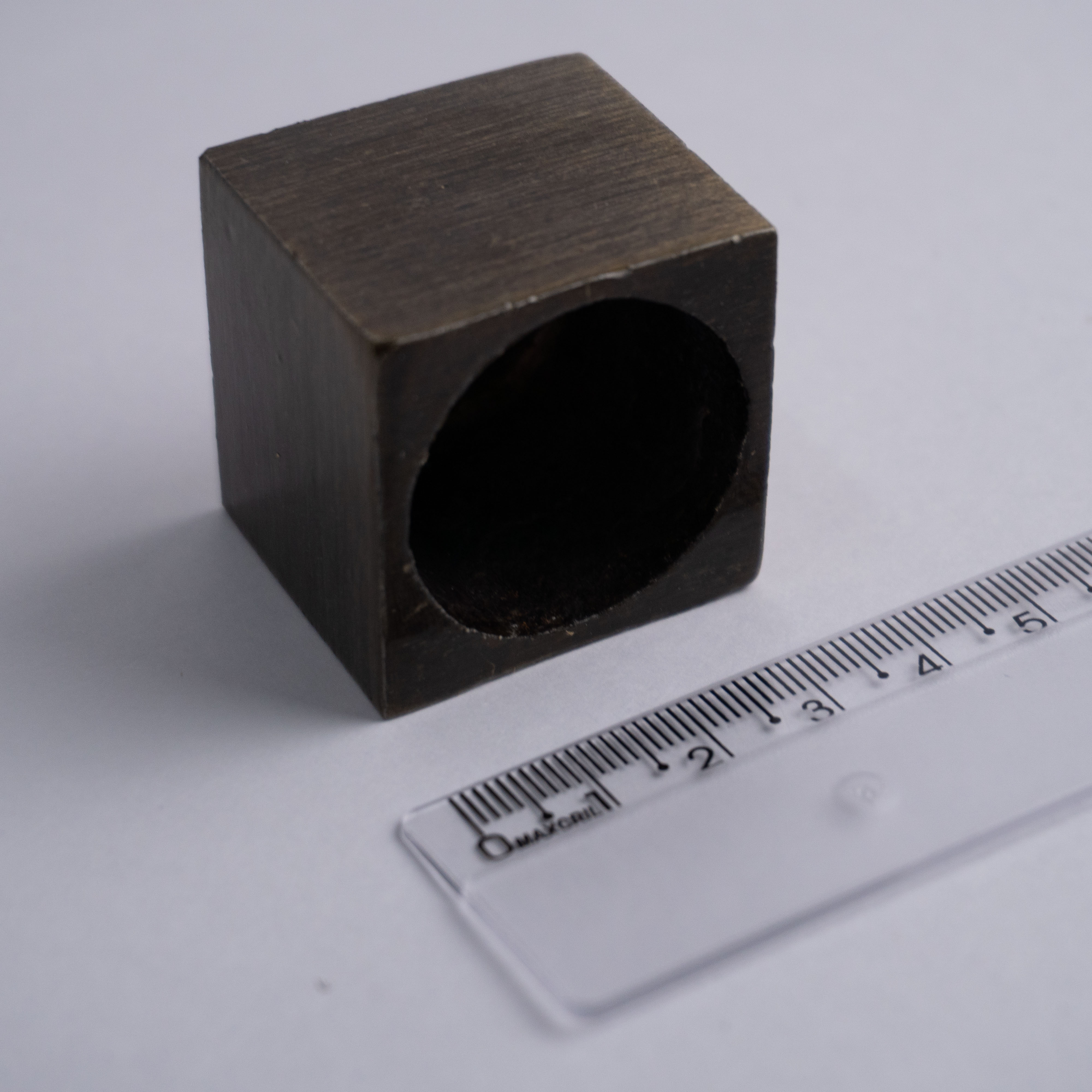 PONTEIRA PARA VARÃO DE  28mm TAMPA QUADRADA