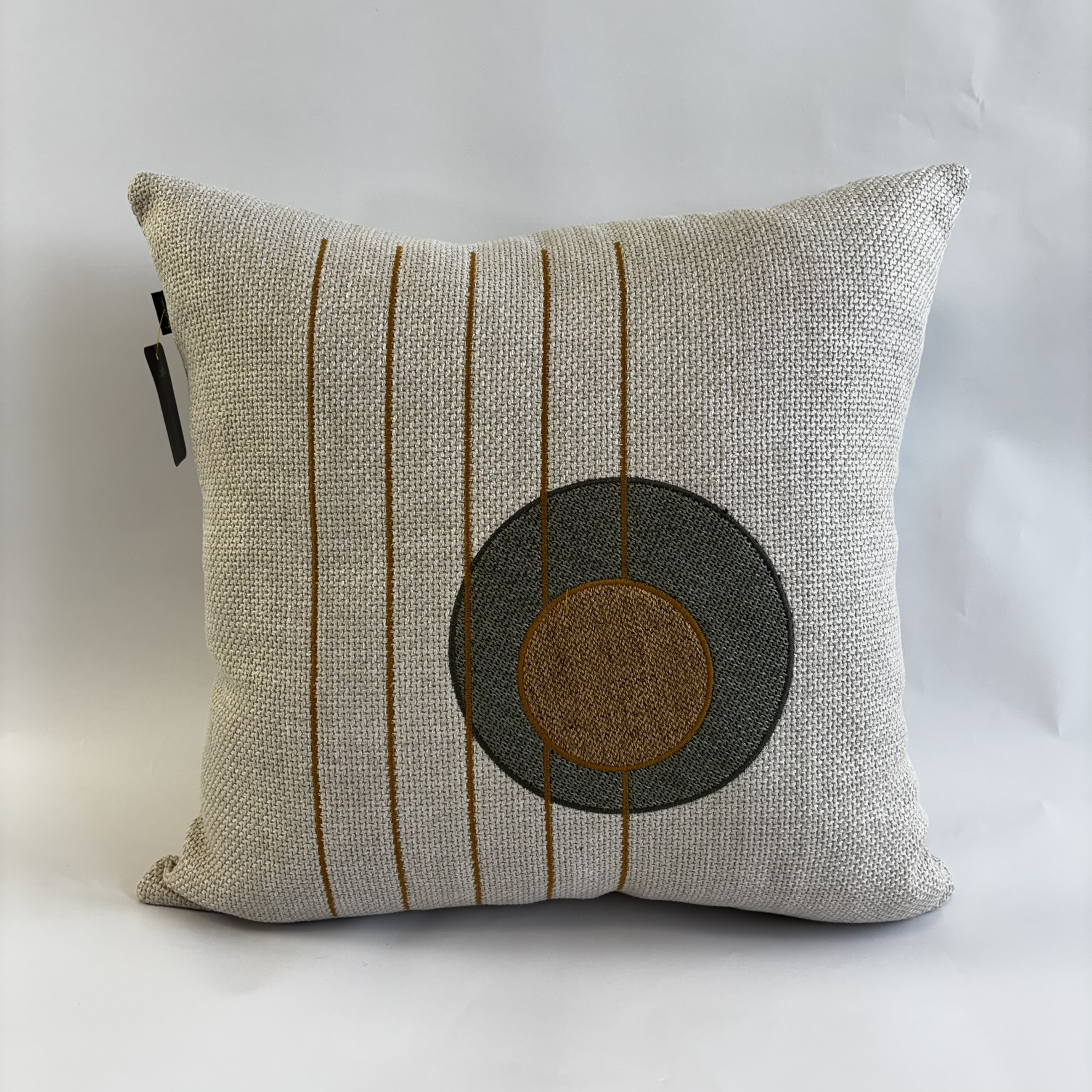 CAPA PARA ALMOFADA 50 X 50 CM  TRAMADO BEGE CLARO COM BORDADO CIRCULO VERDE E CARAMELO