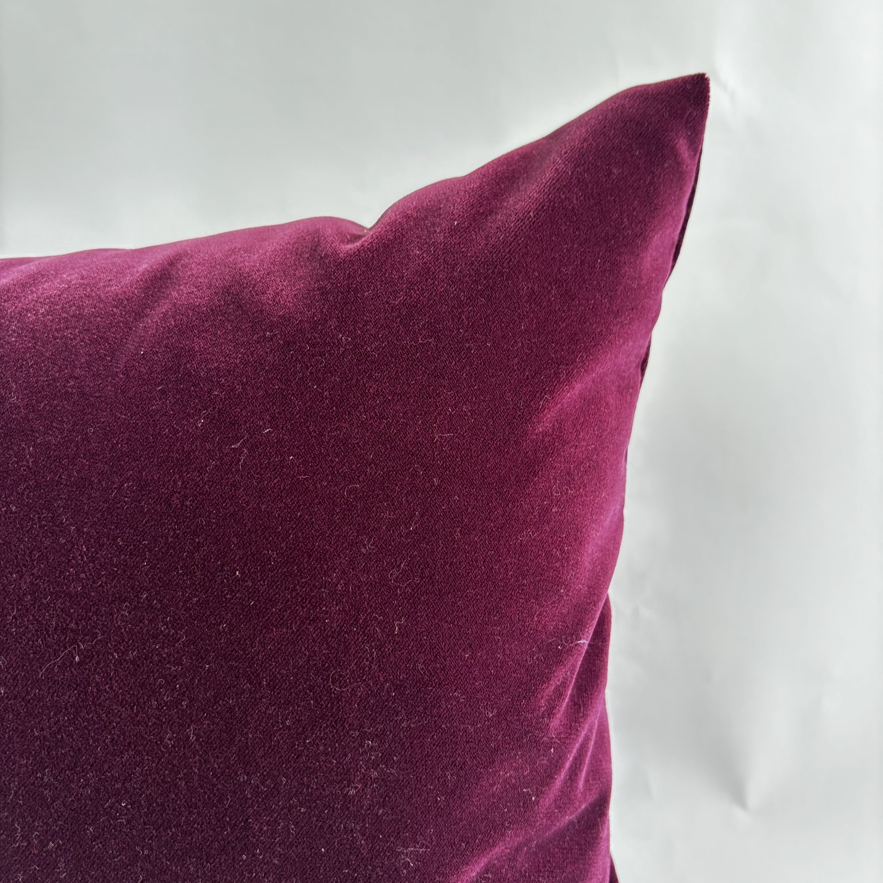 CAPA PARA ALMOFADA 50 X 50 CM VELUDO SUEDE COR AMEIXA