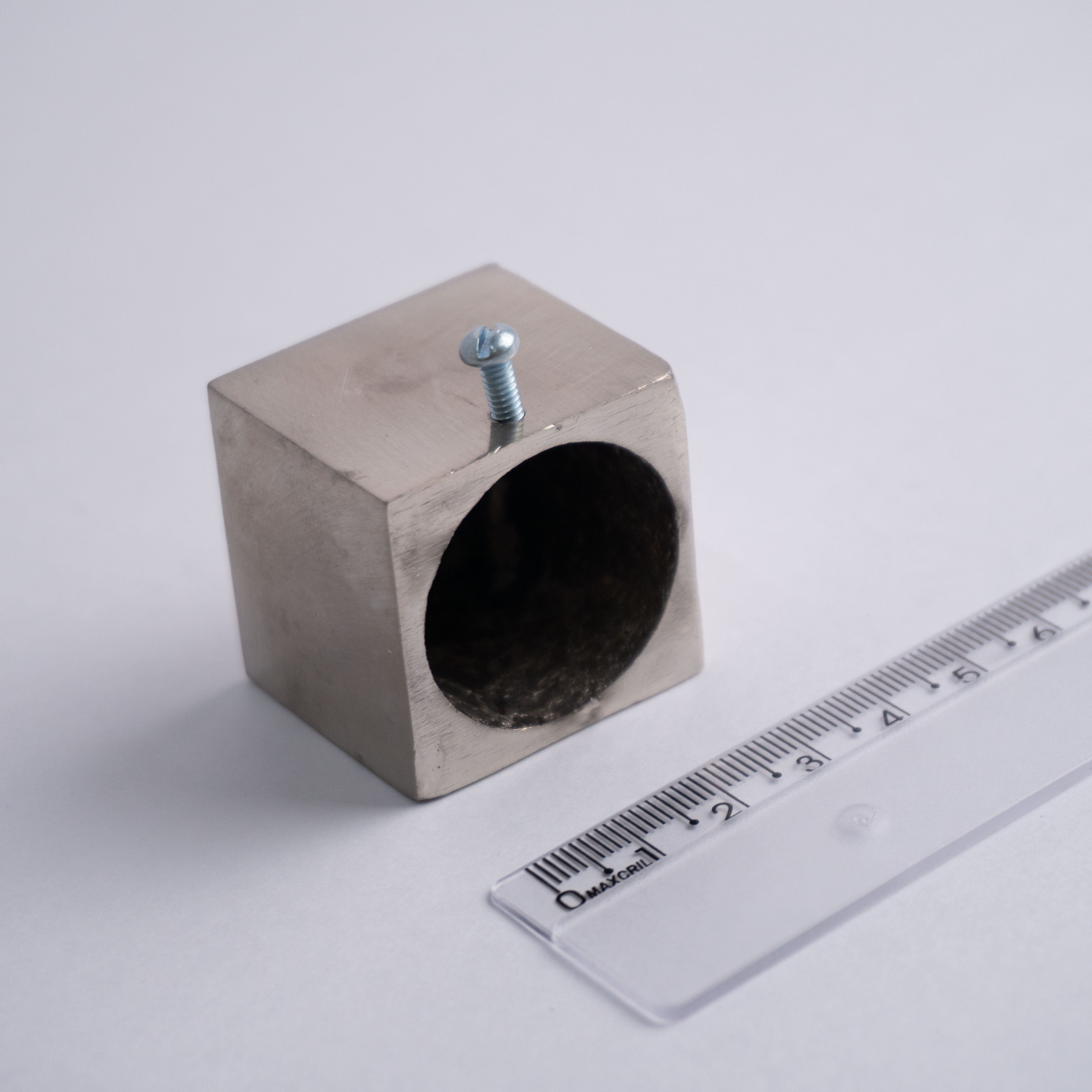PONTEIRA PARA VARÃO DE  28mm TAMPA QUADRADA