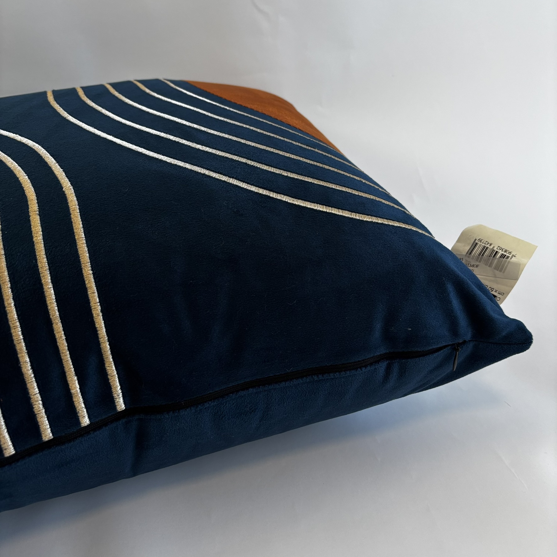 CAPA PARA ALMOFADA 50 X 50 CM  VELUDO SUEDE AZUL E CARAMELO