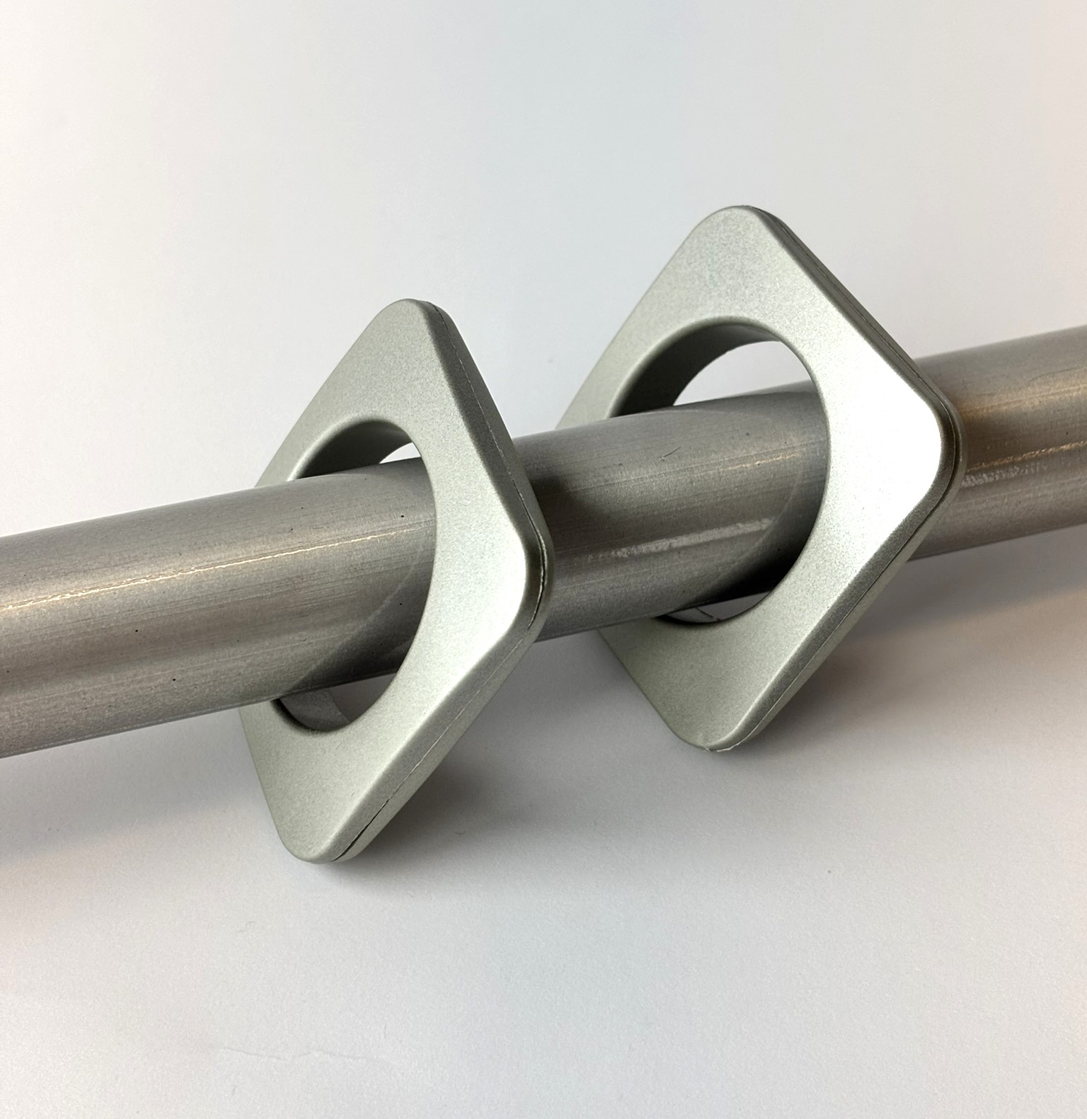 ILHOS A&Ccedil;O ESC 28mm PINTADO