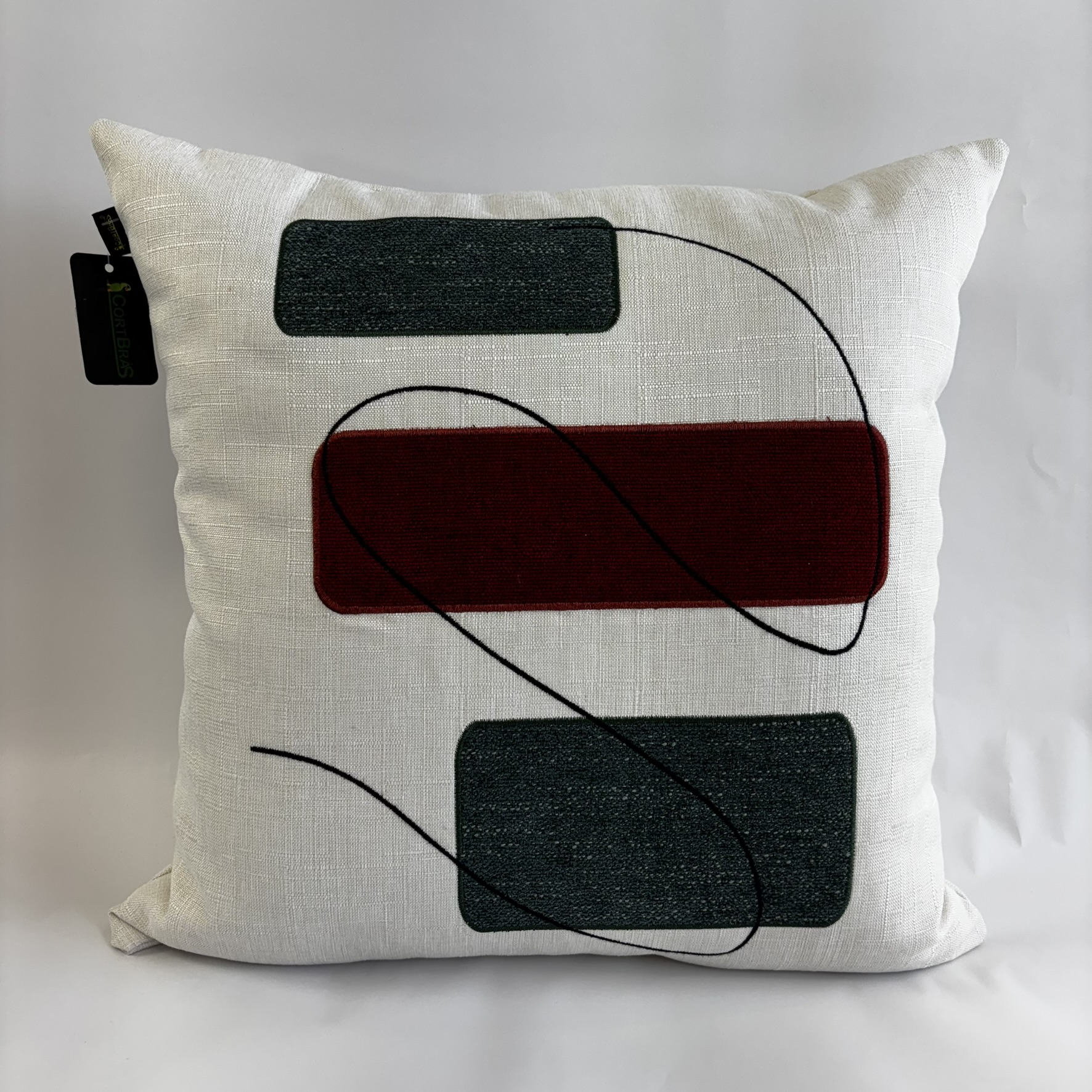 CAPA PARA ALMOFADA 50 X 50 CM  MARFIM COM APLIQUES CEREJA E VERDE