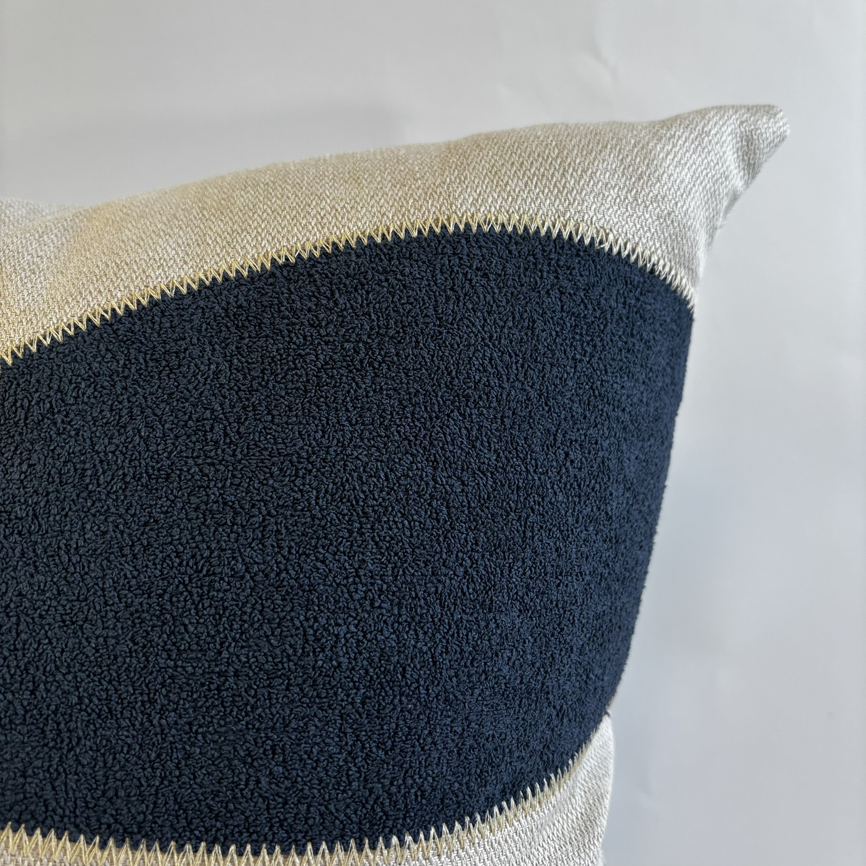 CAPA PARA ALMOFADA 50 X 50 CM APLIQUE ONDAS AZUL