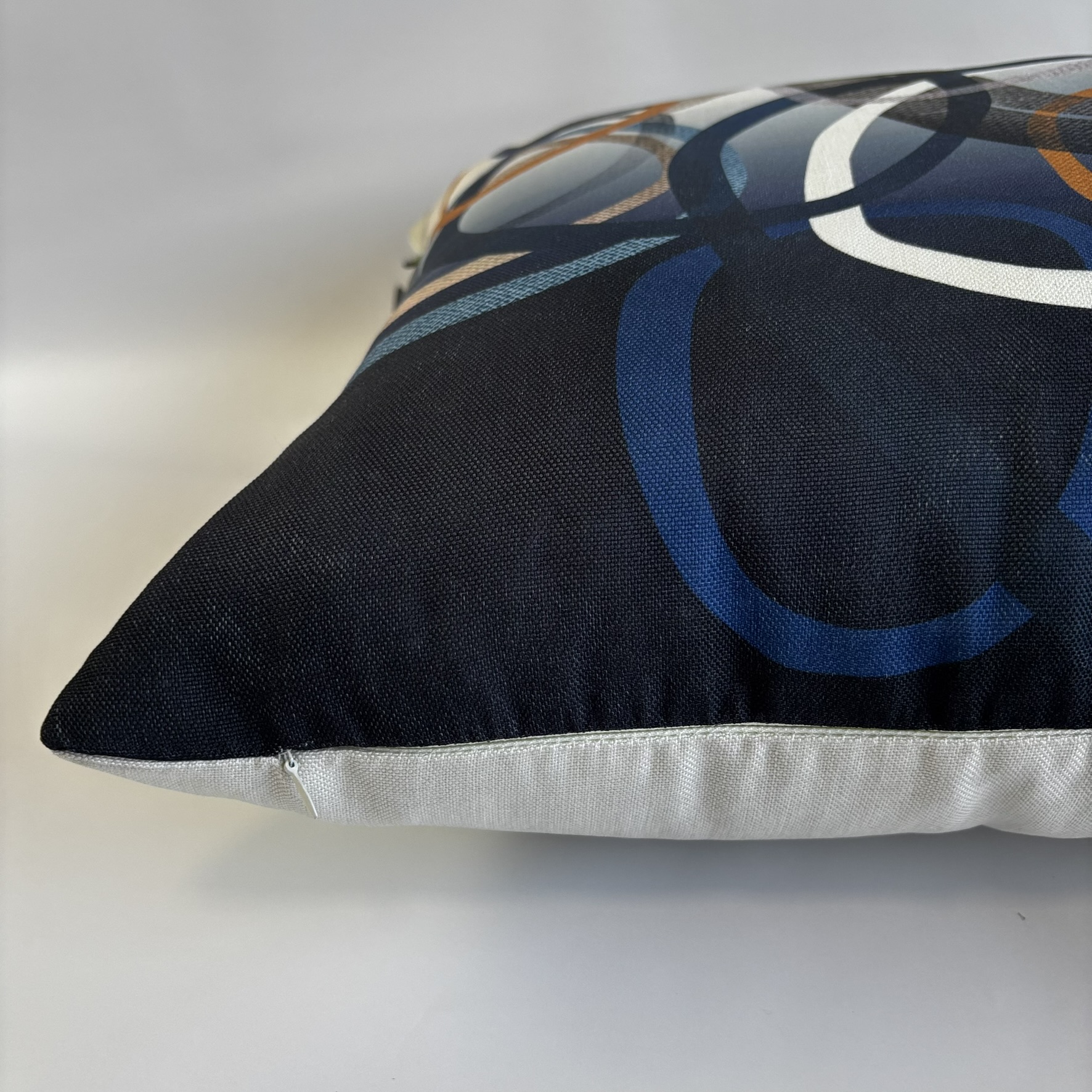 CAPA PARA ALMOFADA  50 X 50 CM ESTAMPADA CIRCULOS  AZUL E CARAMELO