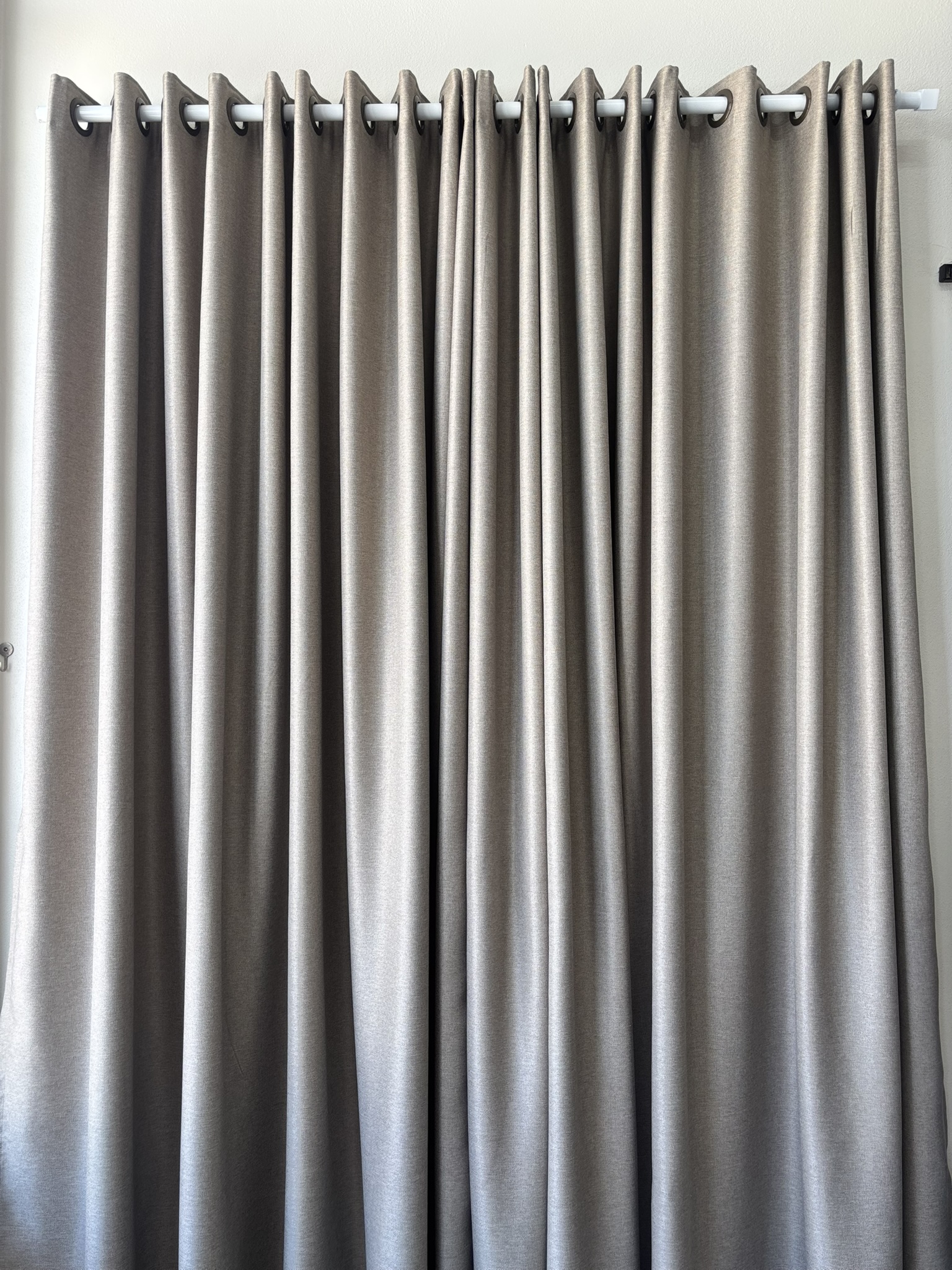 CORTINA C/ ILHOS BLACKOUT BEGE ESCURO