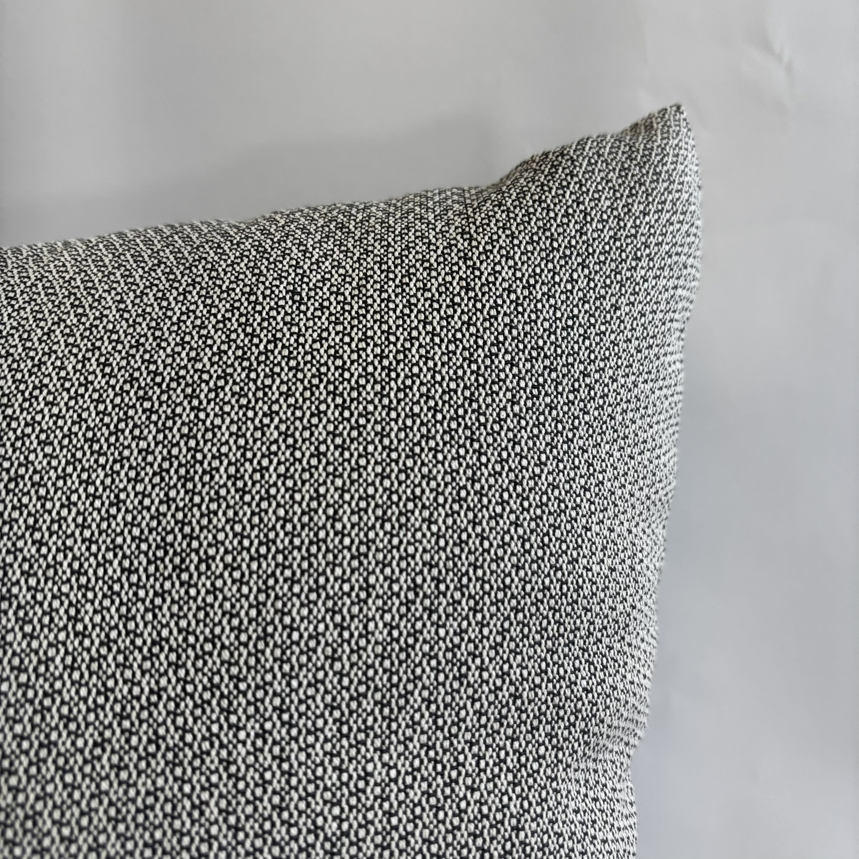 CAPA PARA ALMOFADA 50 X 50 CM  TRAMADA CINZA