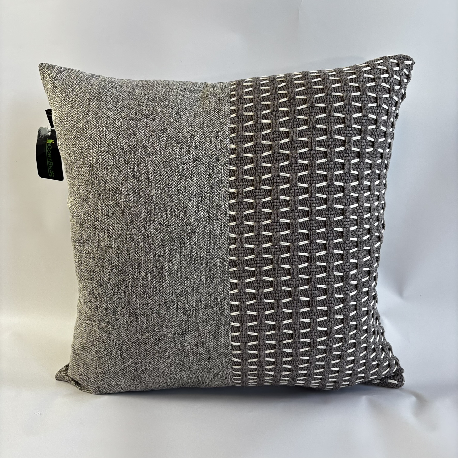 CAPA PARA ALMOFADA 50 X 50 CM LINHO CINZA COM DETALHE TRAMADO