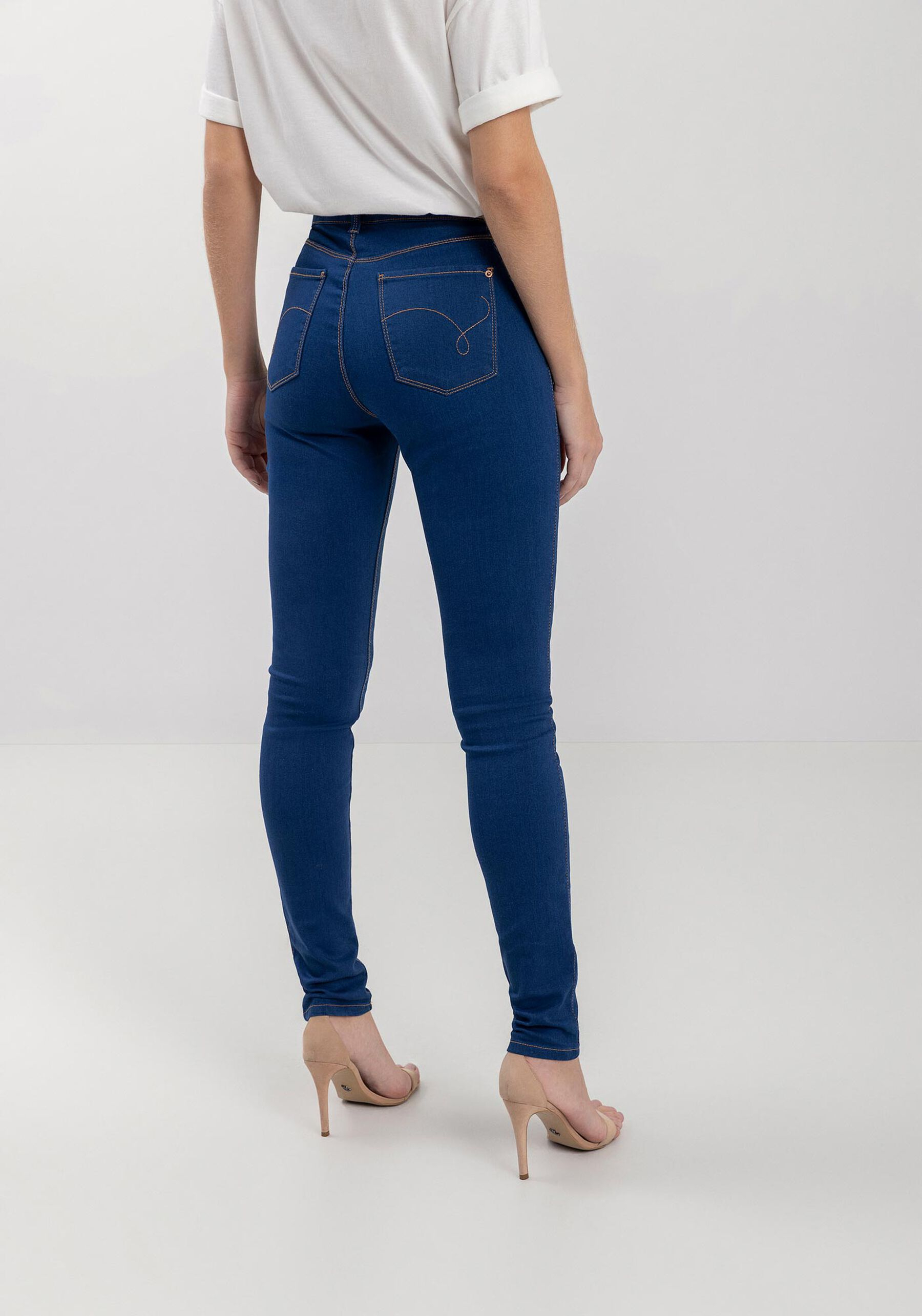 Calça Jeans Skinny Com Cintura Alta E Costura Pespontada 0756E