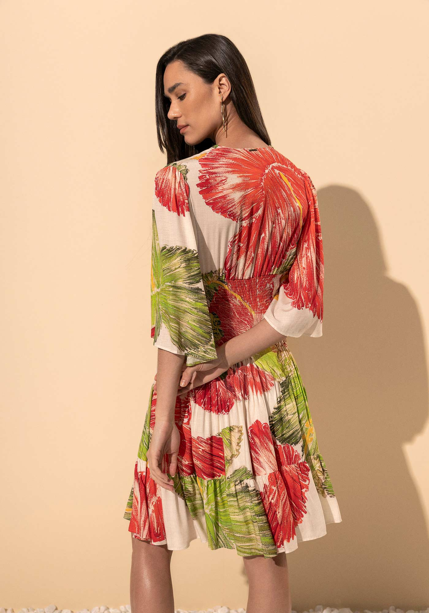 Vestido Curto Estampado Com Mangas Amplas E Decote Em V Lez a Lez 5490E