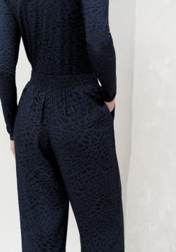 CALÇA RETA EM VISCOSE LEZ A LEZ 6751L