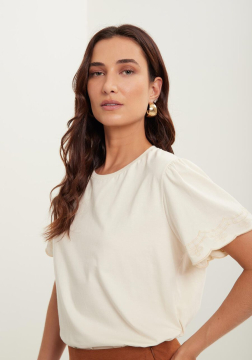 Blusa T-shirt Com Mangas Curtas Bordadas Em Algod&atilde;o Penteado 9112E