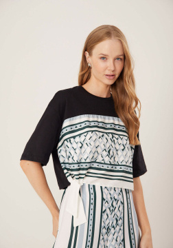 Blusa Curta De Mangas Com Estampa Frontal E Amarração 7113E