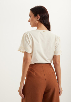 Blusa T-shirt Com Mangas Curtas Bordadas Em Algod&atilde;o Penteado 9112E