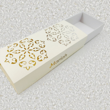 Caixa 10 doces para personalizar (*mínimo 30 unidades por modelo e cor). 