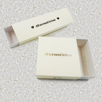 Caixa 04 doces para personalizar  (*mínimo 30 unidades por modelo e cor). 